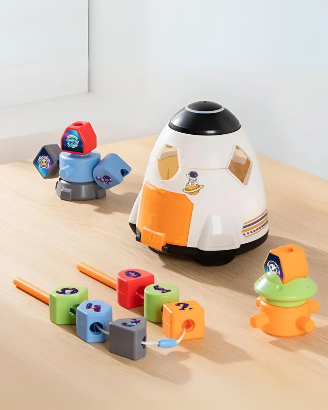 Monterisso spaceship toy for boys and girls aged 3 and up
